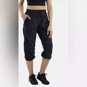 Spyder Active 2 way Stretch Camo Capri NWT